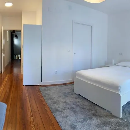 Museum House 3* פונשל
